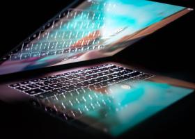 Internetul este mort! Așa susține o teorie controversată numită The Dead Internet Theory
