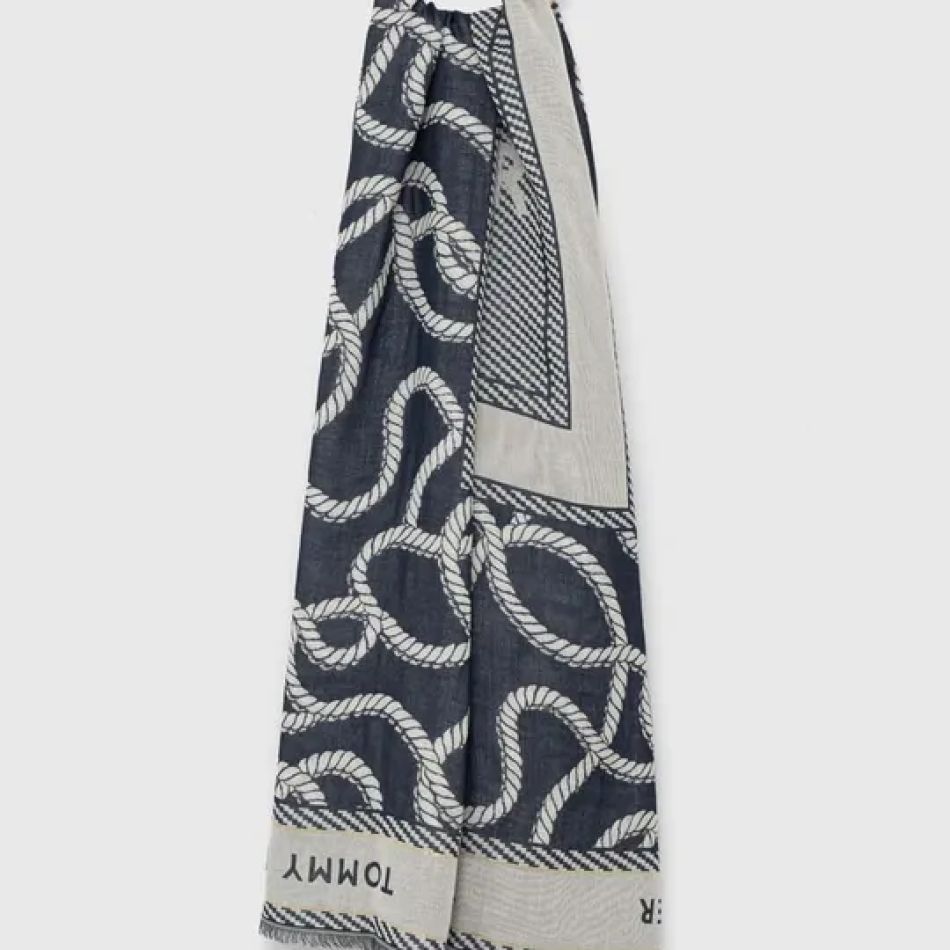 De nelipsit în această toamnă: 20 de eșarfe și fulare