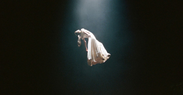 Ariana Grande lansează 'Eternal Sunshine Deluxe: Brighter Days Ahead', cu șase piese noi și un scurtmetraj emoționant