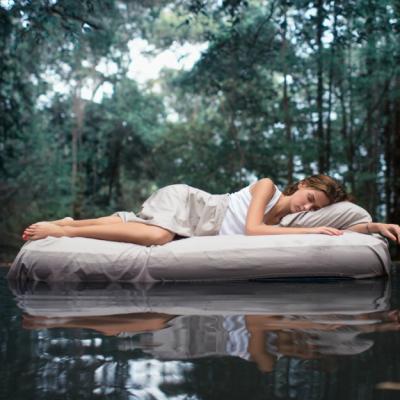 7 obiceiuri pe care să le faci înainte de culcare ca să adormi fericită