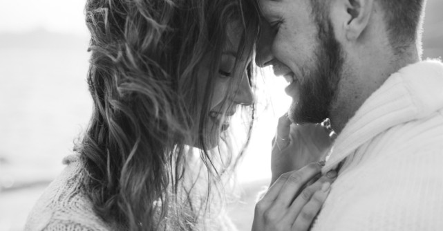 Nu incerca sa fii altcineva. Intr-o zi vei gasi acea persoana care te va iubi pentru cine esti cu adevarat