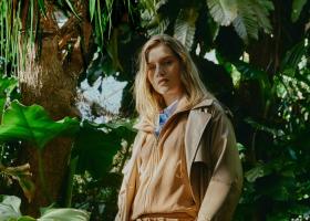 Trench, parka și denim: eleganța relaxată a noului sezon