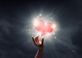 4 zodii care iubesc dincolo de sine: Își oferă inima cu totul și se sacrifică pentru cei dragi