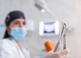 Extracția dentară: sfaturi post-operatorii esențiale pentru o recuperare rapidă