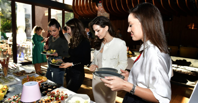 Vedetele s-au bucurat de noile meniuri FITFOODWAY