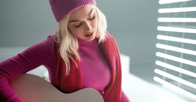 Katy Perry dezvăluie o înregistrare exclusivă a renumitei 'All You Need is Love, cu rolul de a ajuta copiii nevoiași
