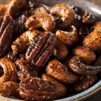 Nuci caramelizate si condimentate de iarna, snack-ul si cadoul perfect gata in 15 minute