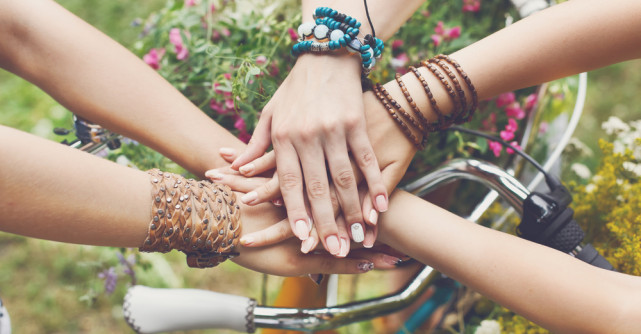 Nu este niciodată târziu să îți faci prieteni. Iată cum.