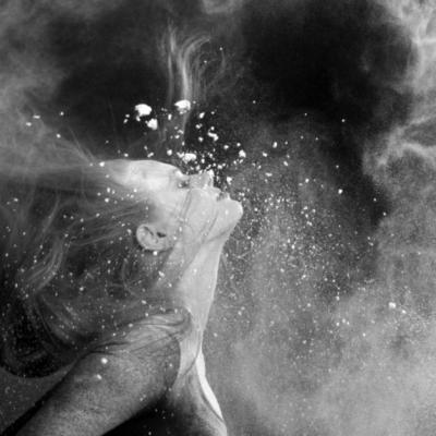 4 Moduri de a elimina energia negativa din casa ta (si din viata ta)