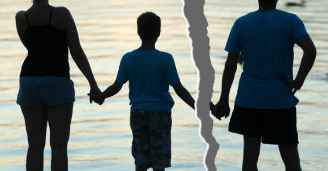 Povestea REALA a copilului dupa divortul parintilor: Eu pe cine aleg?