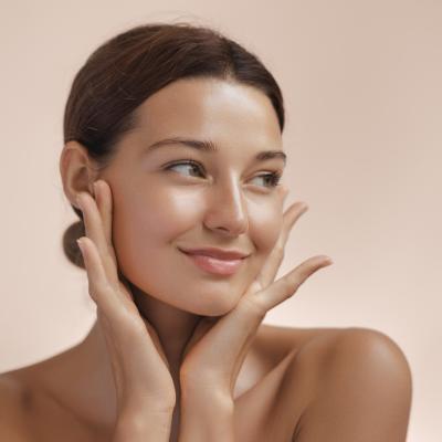 Masaj facial cu drenaj limfatic: tehnică modernă care revigorează aspectul tenului obosit