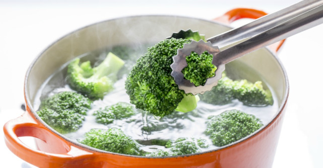 Cum ar trebui să gătim alimentele ca să rămână sănătoase