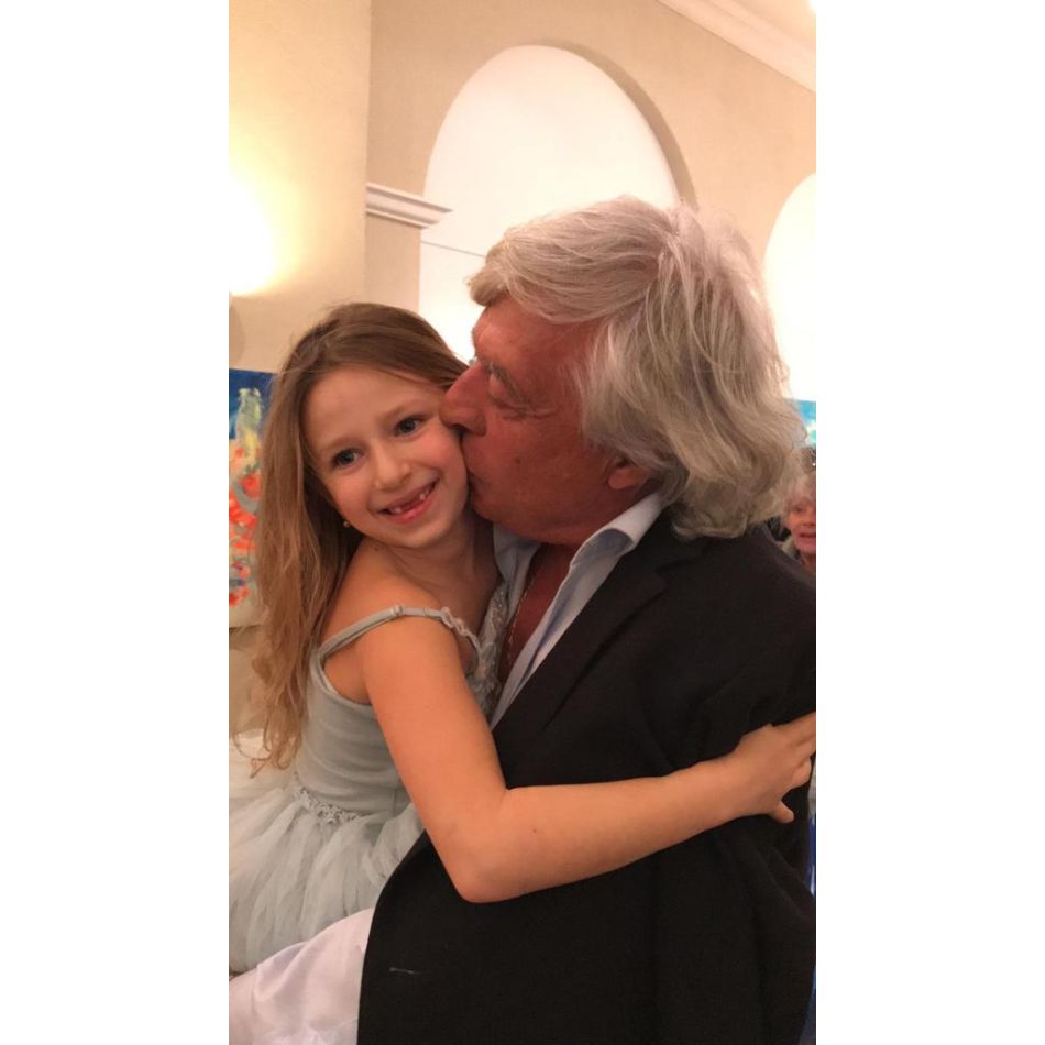 Interviu Giulia Pintea – pictorița de 12 ani care ne invită să descoperim o lume plină de culoare