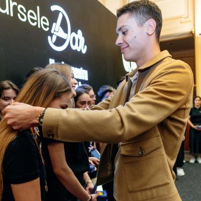 David Popovici și membri ai Lotului Național de Canotaj premiază 35 de tineri excepționali