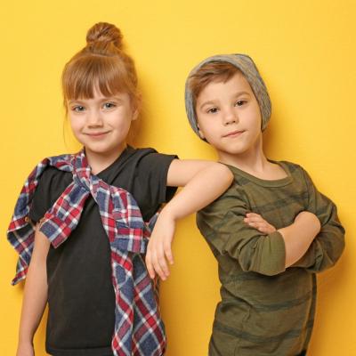 Reinnoieste-i garderoba micutului tau: haine moderne pentru copii la reducere