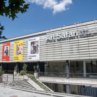 Începe un nou sezon Art Safari New Museum! 