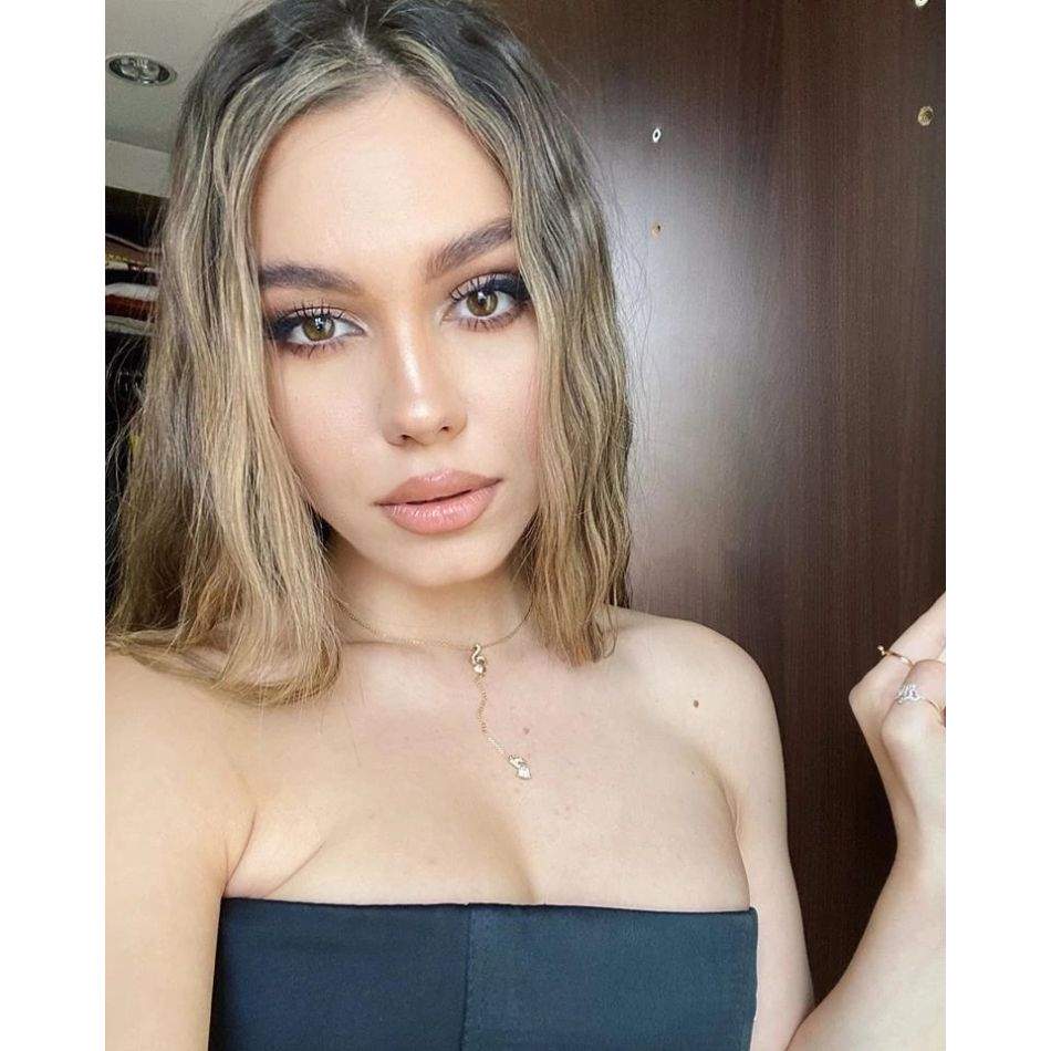 Vedetele s-au întrecut în ținute spectaculoase la nunta lui Smiley cu Gina Pistol! Care a fost cea mai îndrăzneață apariție?