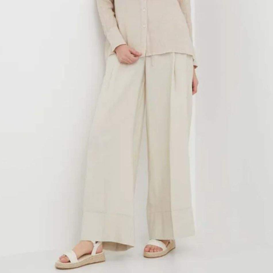 15 piese vestimentare din in, esențiale pentru a-ți lăsa pielea să respire pe timp de vară