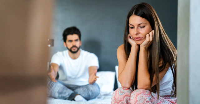 Dragă Alma, simt că soțul meu m-a înșelat vorbind la telefon timp de 2 luni cu o fostă iubită. E greșit să mă simt așa?