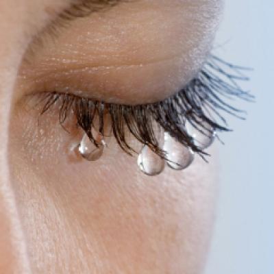 De ce a plans Angelina in public?