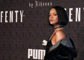 Rihanna și fiica ei, ținute asortate la petrecerea de un an a micuței Rocki. Rochii roz create special de Dior
