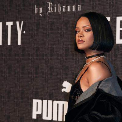 Rihanna și fiica ei, ținute asortate la petrecerea de un an a micuței Rocki. Rochii roz create special de Dior