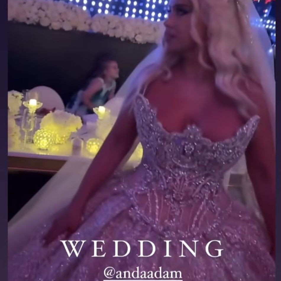Imagini de la nunta de basm a Andei Adam cu Yosif Mohaci. Cum arată rochia de mireasă care a cântărit 20 de kilograme?