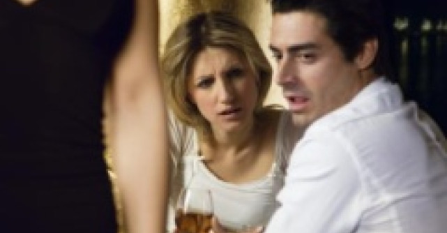 Dezbatere: De ce umblam cu cioara vopsita in dragoste?