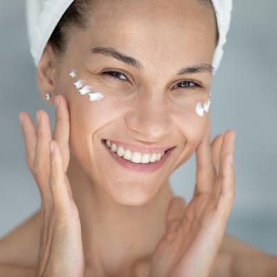 Îngrijire delicată pentru zona ochilor: Cele mai bune creme pentru pielea fragilă din jurul ochilor