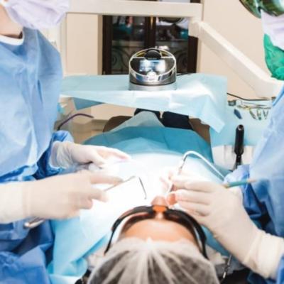 De ce să mergi la o clinică dentară în București: pentru igienă dentară sau intervenții complexe?
