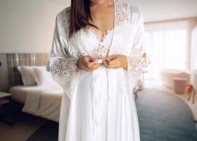 Cămașa de noapte vintage: rămâne o piesă romantică, feminină și confortabilă chiar și în zilele noastre