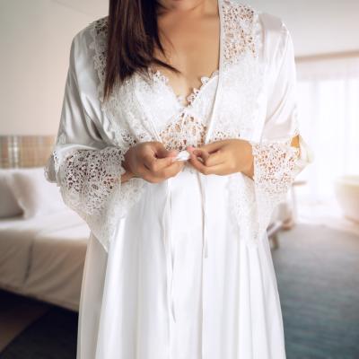 Cămașa de noapte vintage: rămâne o piesă romantică, feminină și plină de confort chiar și în zilele noastre