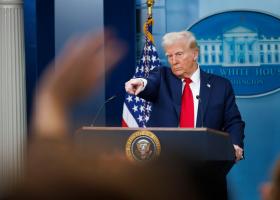 Donald Trump anulează avorturile de urgenţă