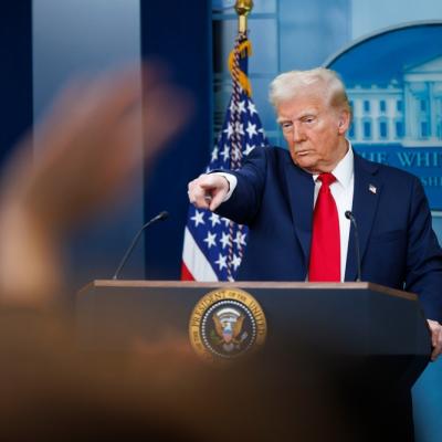  Donald Trump anulează avorturile de urgenţă
