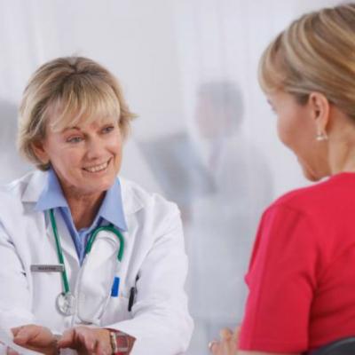 11 semne premonitorii ale CANCERULUI DE COL si investigatiile care salveaza vieti