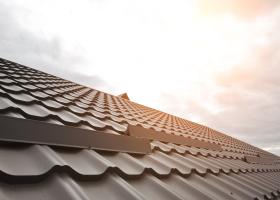 Tabla vs țigla de la Bilka: ce tip de acoperiș se potrivește casei tale?