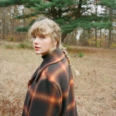 Taylor Swift scrie istoria muzicii prin intermediul noului album, evermore