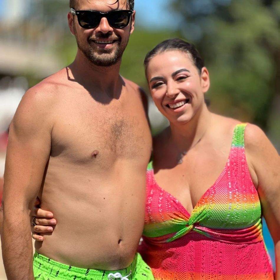 Oana Roman și fiica sa, Isabela, momente dificile după înmormântarea Mioarei Roman. Ambulanța a ajuns în miez de noapte