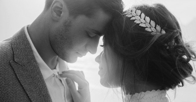 10 Moduri prin care îți arată că el simte că tu ești aleasa