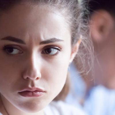 Simți că partenerul se îndepărtează de tine? Motive care îl pot determina să aibă acest comportament