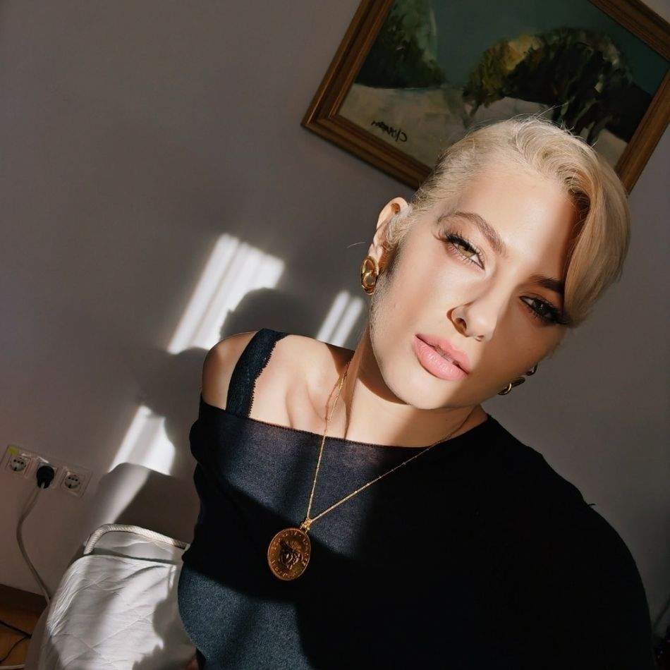 Lidia Buble, surprinsă de reacția tatălui său, atunci când l-a anunțat că s-a vopsit: Trebuie dați în judecată...