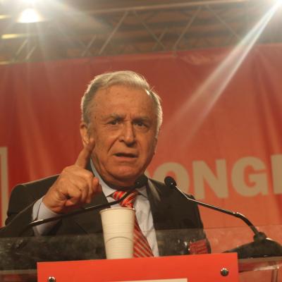 Ion Iliescu, supus unei proceduri sub anestezie generală. Medicii au descoperit probleme de natură oncologică