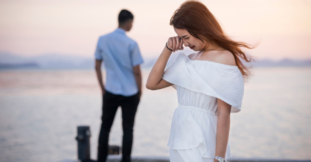 Durerea trădării în iubire: Când încrederea în persoana iubită este spulberată pentru totdeauna