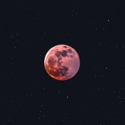 27 aprilie - Prima Super Lună a anului: Despre Forța mistuitoare a Scorpionului sau cum să renaști din propria cenușă 