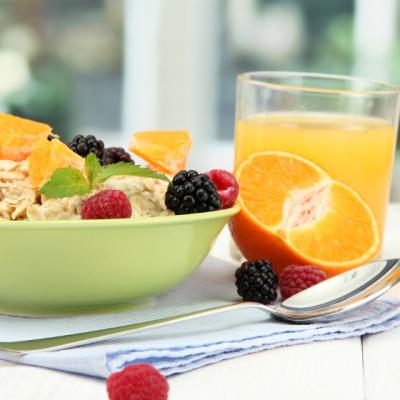 Sa traim sanatos fara toxine. Ghid fundamental. Alimente si plante naturale pentru regenerarea celulara completa