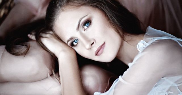 Contrastele se atrag! Ai grijă dacă ești frumoasă și deșteaptă!