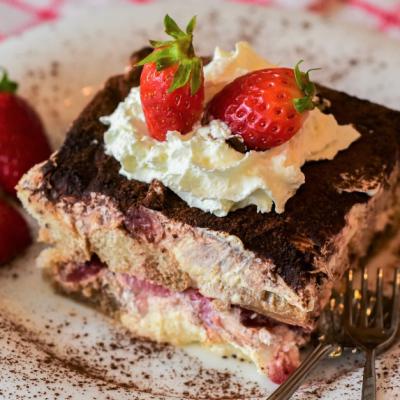 Tiramisu cu capsune si prosecco, desertul fresh de care ai nevoie in aceasta vara