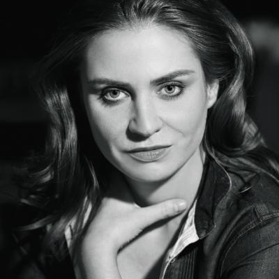 Interviu Adina Buzatu: Dezastrele vestimentare vin din necunoasterea propriului corp