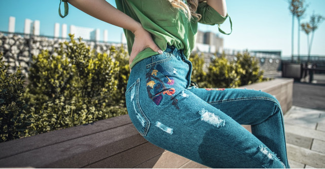 Ce blugi cu broderii mai purtam toamna aceasta