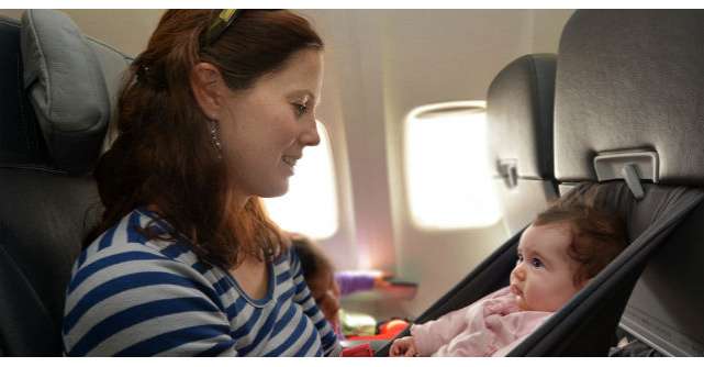 Un barbat a fost asezat in avion langa o mamica si bebelusul ei. Ce a urmat?